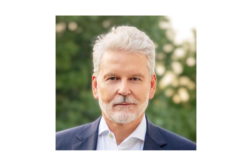 Sebastian Gunningham deja Santander tras seis años para convertirse en CEO de la firma de remesas digitales Remitly, sucediendo al cofundador Matt Oppenheimer.