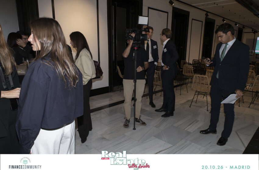 Talks_and_drinks_210