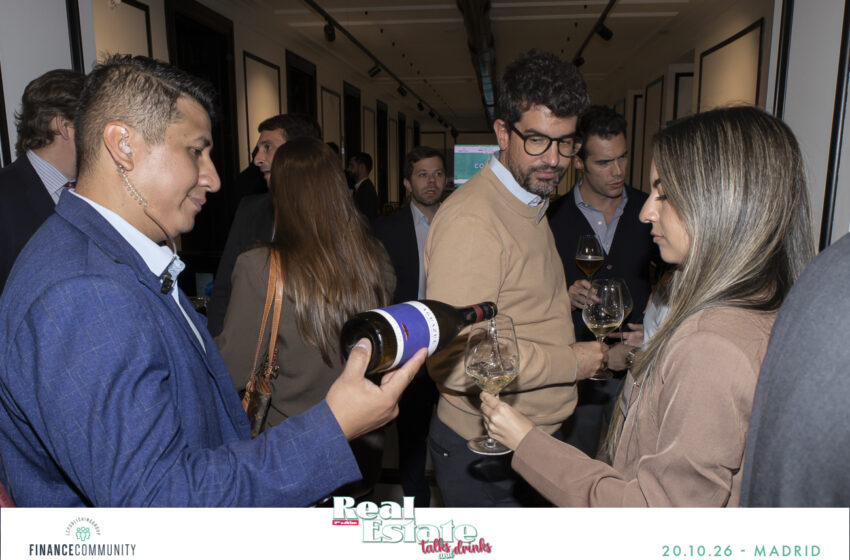 Talks_and_drinks_234