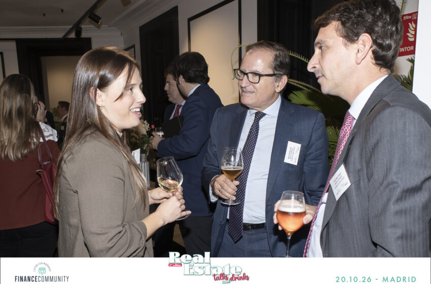 Talks_and_drinks_240