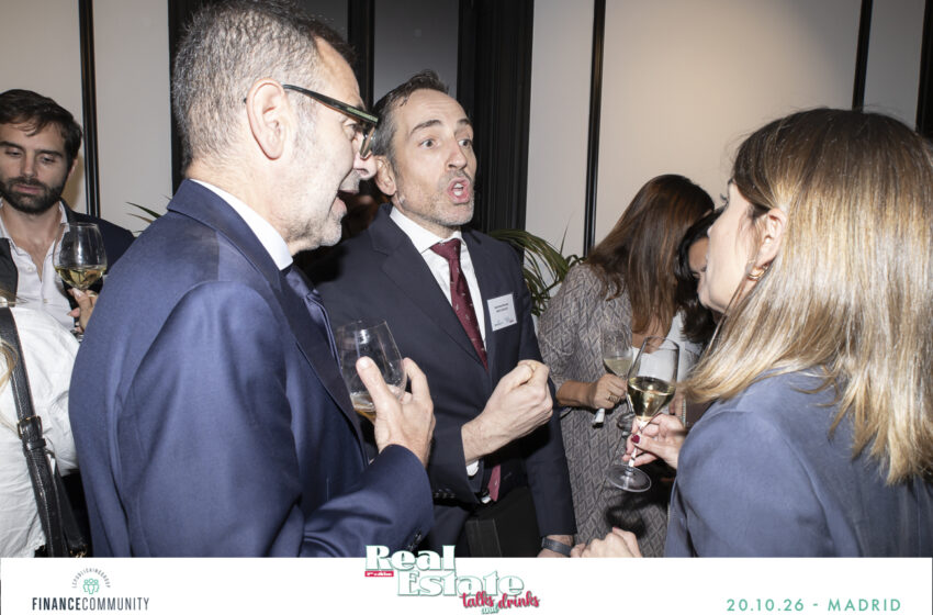 Talks_and_drinks_243